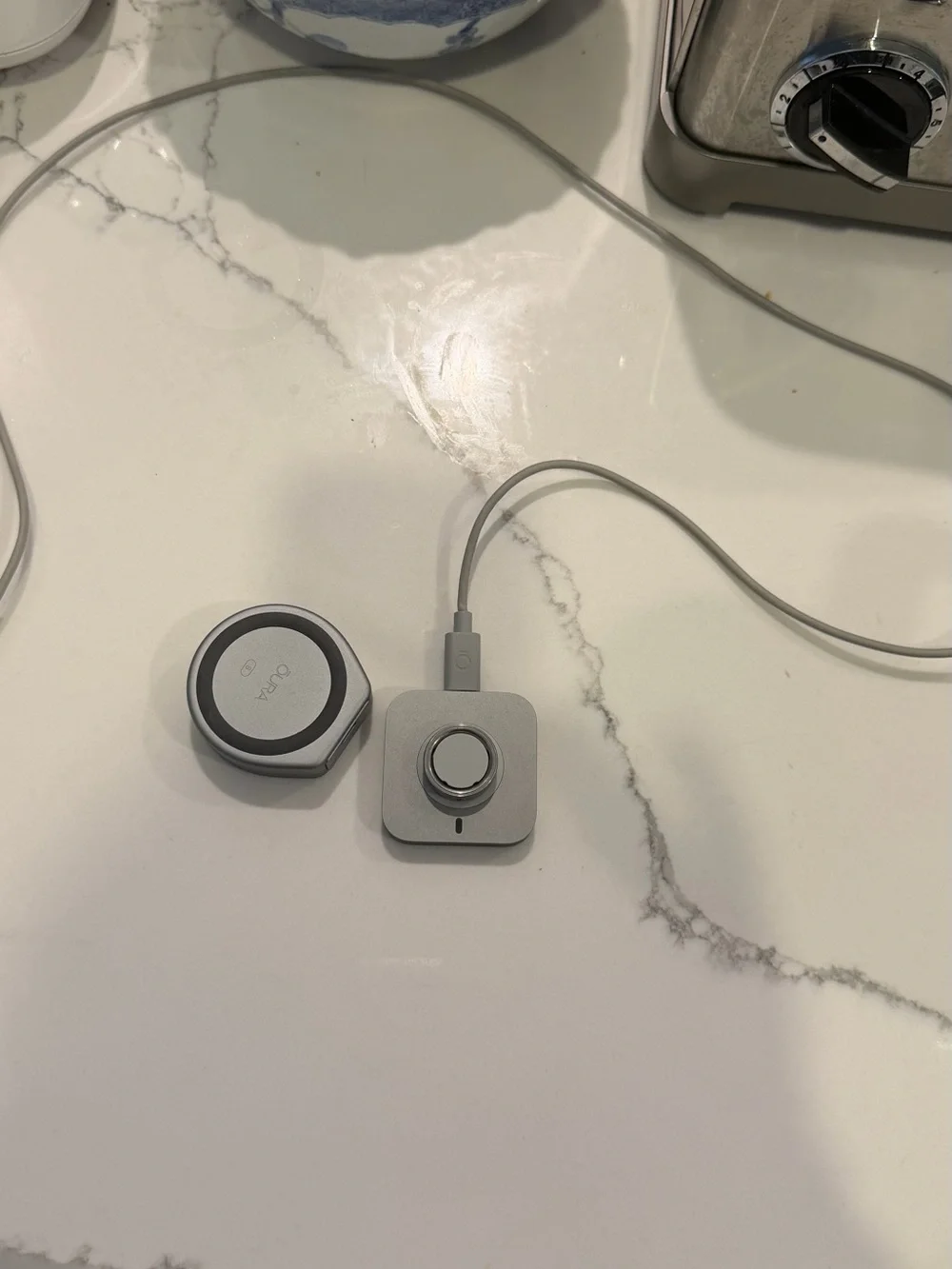Oura Ring 4 Size 8 brushed silver with charger and travel charging case